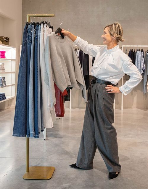 Barrel jeans styled