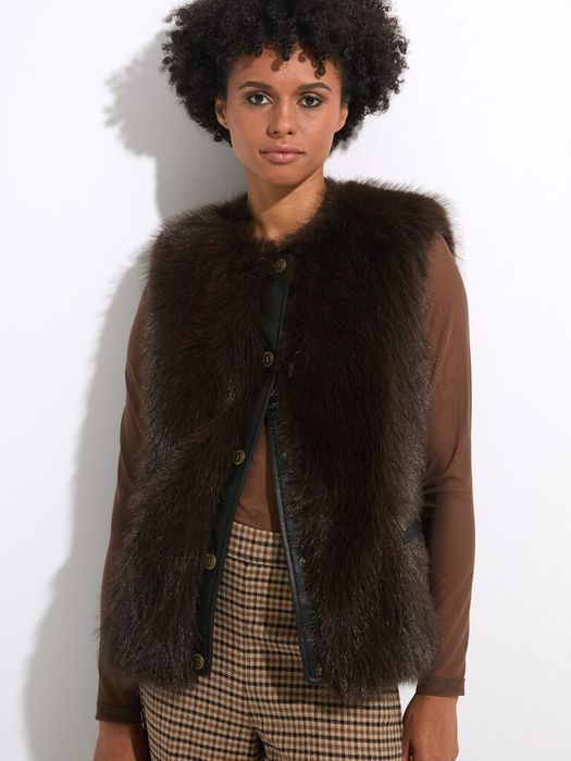 Dames shop the look van Twinset, Access en Mrs Hosiery Winter 2025 shoot 1