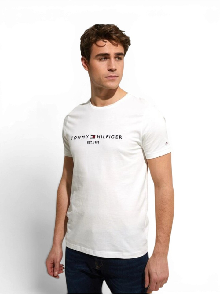 Ecru t-shirt met geborduurde merknaam Tommy Hilfiger