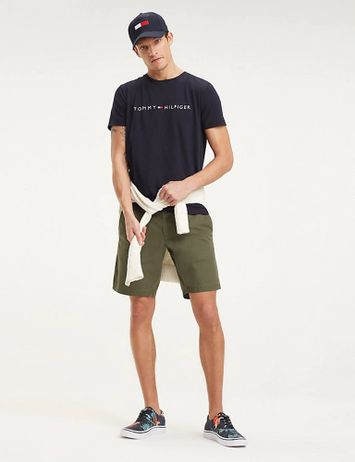 Donkerblauwe t-shirt met geborduurde letters en vlag Tommy Hilfiger