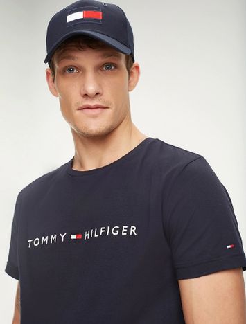 Donkerblauwe t-shirt met geborduurde letters en vlag Tommy Hilfiger