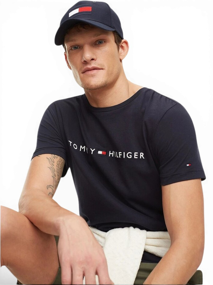 Donkerblauwe t-shirt met geborduurde letters en vlag Tommy Hilfiger