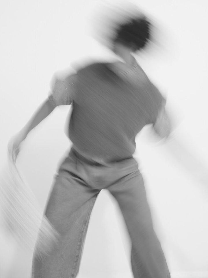 Dames shop the look van Bellerose, Diadora, Frnch en Neo Noir Winter 2025 shoot 1