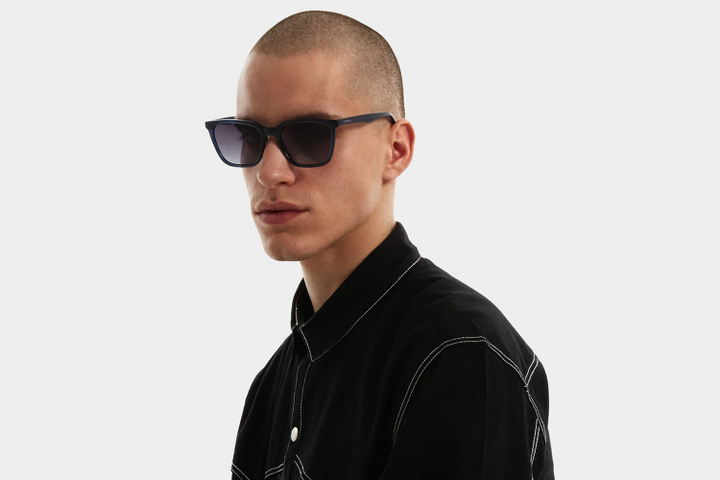 Donkerblauwe zonnebril Jay Komono