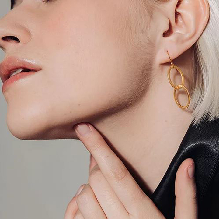 Goudkleurige oorbellen met twee schakels Jane Laurence Delvallez