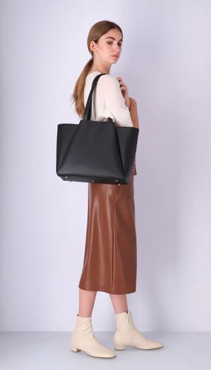 Zwarte shopper NEW PYRAMID KAAI