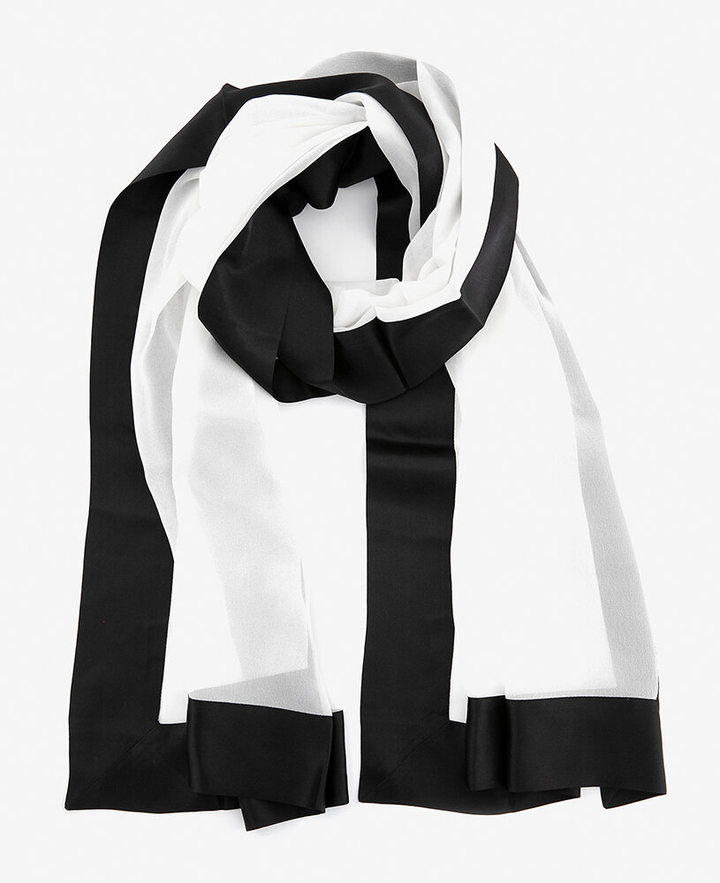 Ecru kleurige fijne sjaal met zwarte accenten L'Immagine