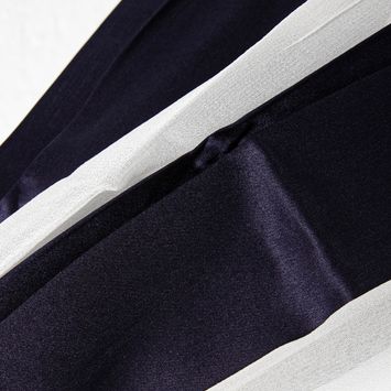 Ecru fijne sjaal met blauwe afwerking L'Immagine