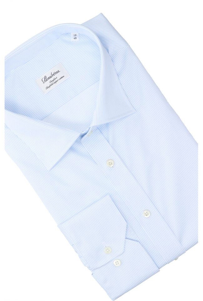 Wit hemd met fijne blauwe krijtstrepen comfort fit met lange mouwen Stenströms