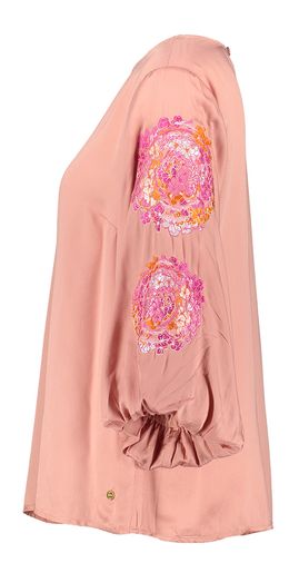 Roze blouse met wijde geborduurde mouwen Nona Yess