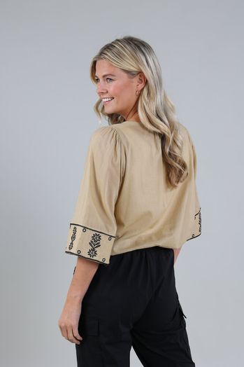 Beige blouse met zwart borduursel Serena Nukus