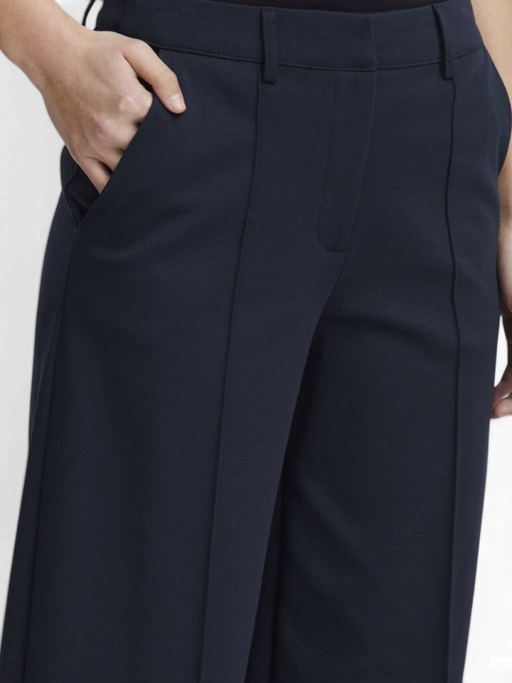 Donkerbelauwe broek met plooi vooraan Kate Sus Office Ichi