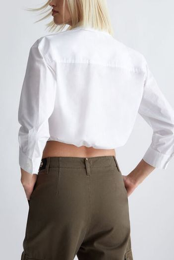 Witte korte bloes met schakelketting aan de kraag Liu Jo