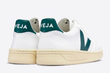 Witte sneaker met groen detail Veja