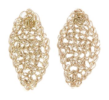 Goudkleurige oorbellen Chara Leaf knit Taim Creations