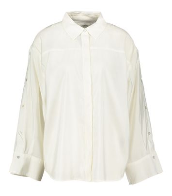 Ecru hemdblouse met knopendetail op de mouw Soaked In Luxery