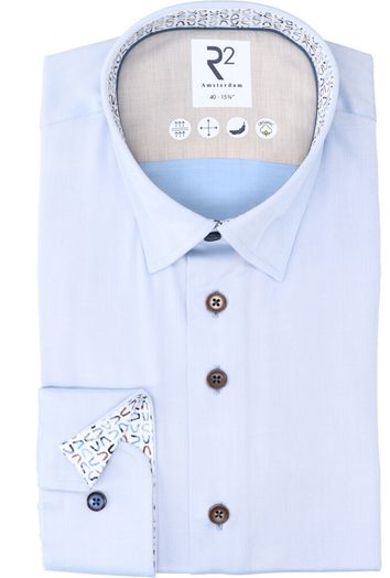 Lichtblauw katoenen hemd ( slim fit) met donkerbruine knopen en lange mouwen R2