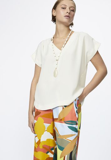 Ecru blouse met V-hals en korte mouwen Hipoo Xandres
