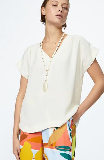 Ecru blouse met V-hals en korte mouwen Hipoo Xandres
