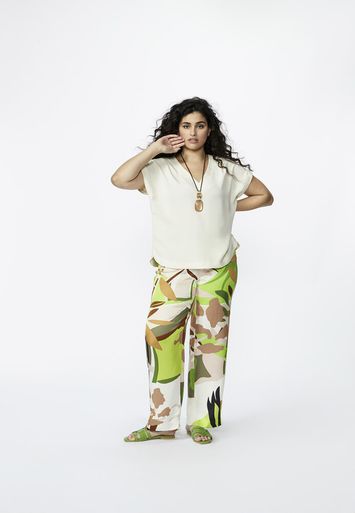 Ecru blouse met V-hals en korte mouwen Hipoo Xandres