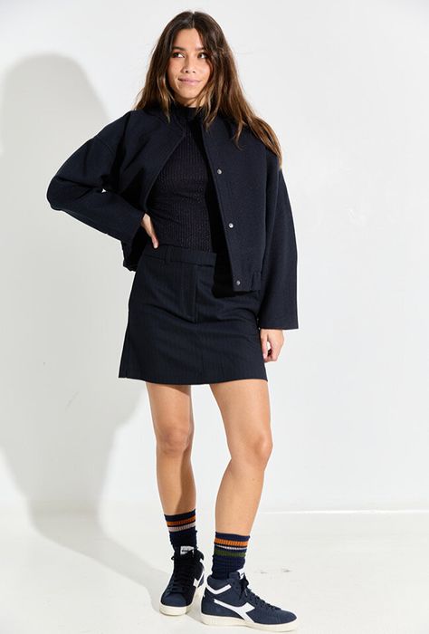 Donkerblauwe korte rok met lichte krijtstreep Noora By-Bar