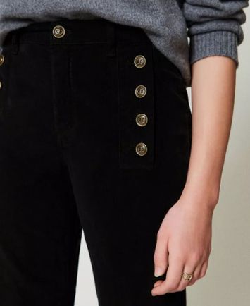 Zwarte lange broek in riblfuweel met goudkleurige knopen Twinset