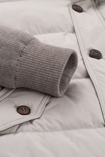 Greige kleurige jas met sweater mouwen en kap Bugatti