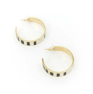 Zwart met gouden oorbellen Hoop Draeger 