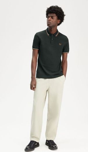 Donkergroene katoenen polo met kleurdetail aan kraag en mouwen Fred Perry