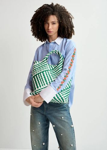 Blauw katoenen bloes met bloemendetail op de mouw Harkle Essentiel