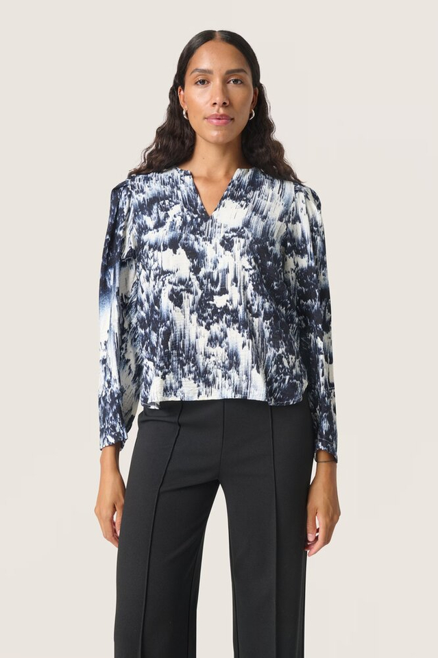 Blouse in wit en donkerblauwe print Jazzlin Soaked in Luxury