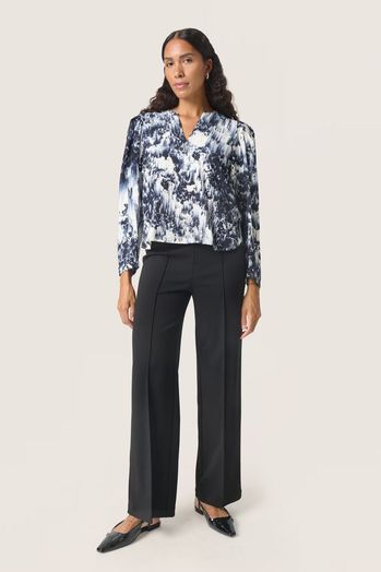 Blouse in wit en donkerblauwe print Jazzlin Soaked in Luxury