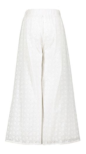 Witte wijdvallende broek in broderie Kira Blue Bay