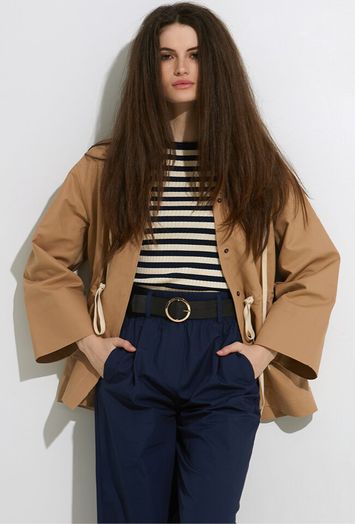Licht camel kleurige korte trenchcoat met kap Twinset