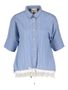Blauw en wit gestreepte blouse afgewerkt met kant Semicouture