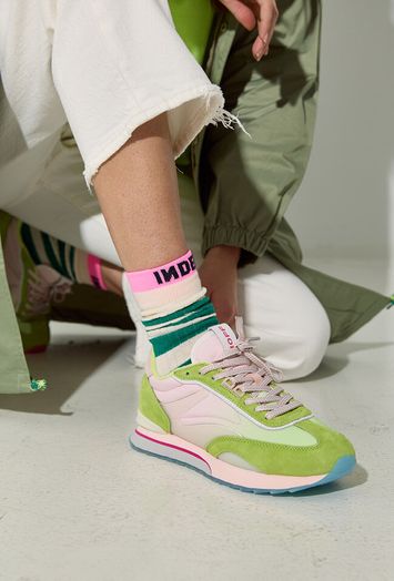 Lage sneakers in felgroen en lichtroze Cat Hoff