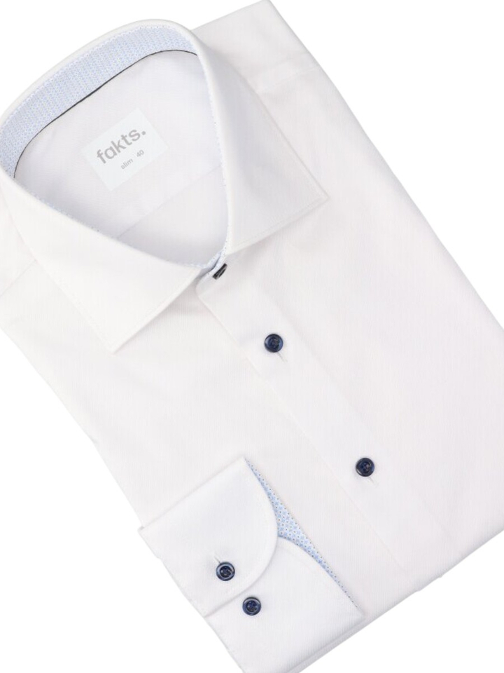 Wit hemd ( slim fit) met blauwe knopen en lange mouwen Fakts 