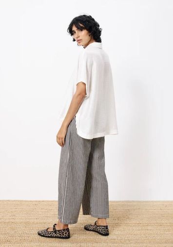 Witte oversized bloes in kreukstof Abiba FRNCH 