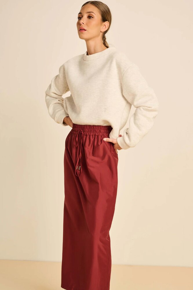 Bordeaux kleurige rok met split achteraan March 23