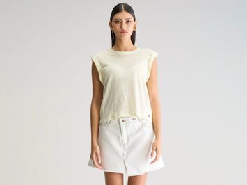 Pastelgele linnen t-shirt met korte mouwen en ronde hals Vlyn Bellerose