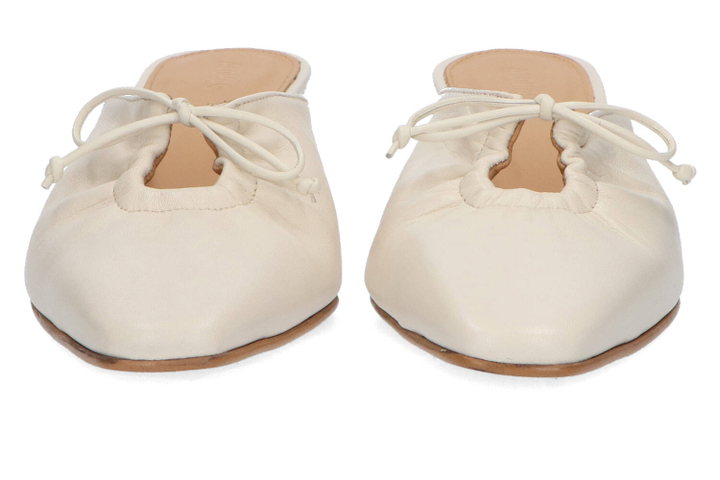 Cream instappers met hak Amar Alohas 