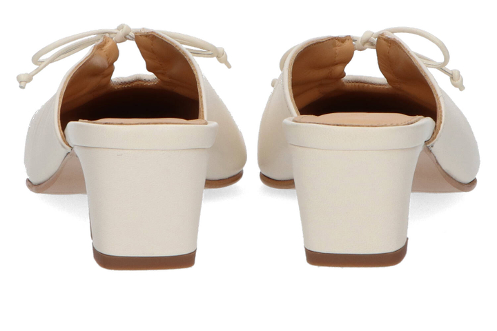 Cream instappers met hak Amar Alohas 