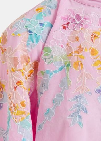 Roze, oranje en blauwe top met maokraag en borduurwerk Hitrus Essentiel