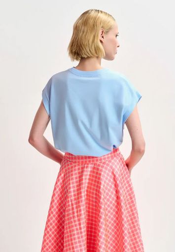 Lichtblauw en roze biokatoenen t-shirt met borduurwerk Hobster Essentiel