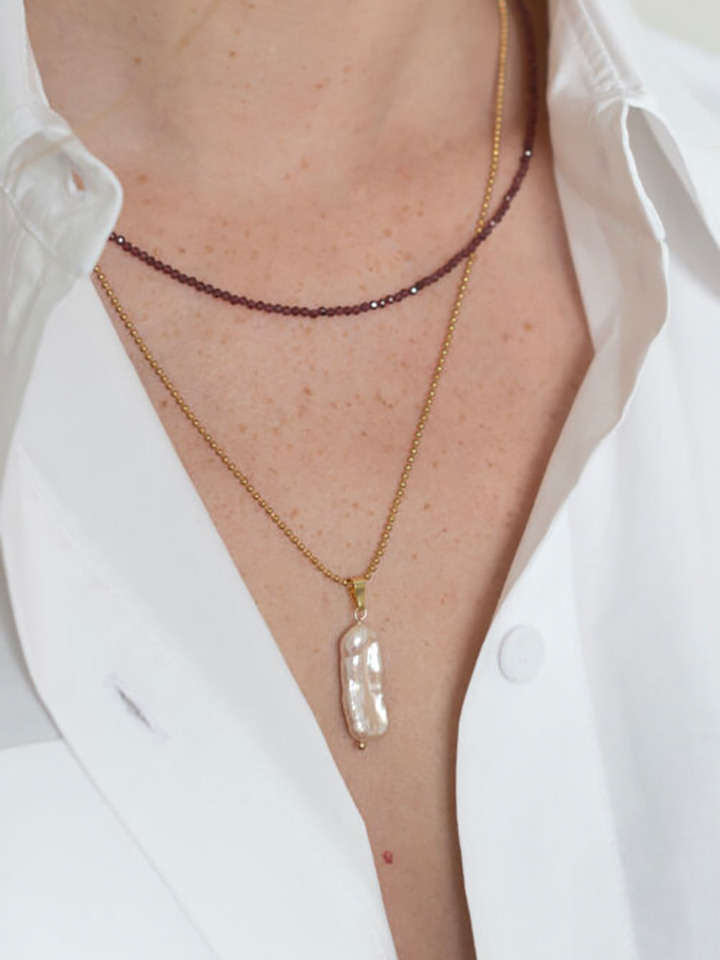 Ketting met grote zoetwaterparel Ellen Beekmans 