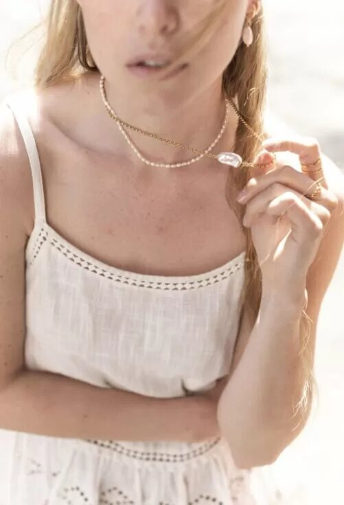 Ketting met grote zoetwaterparel Ellen Beekmans 