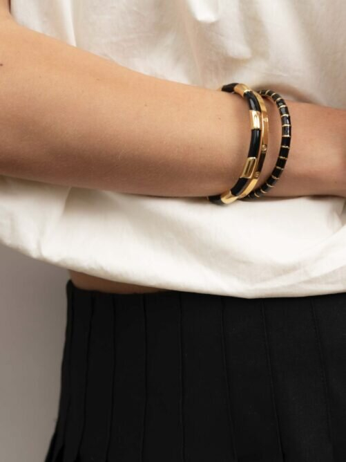 Vergulde bangle met zwarte emaille Ellen Beekmans