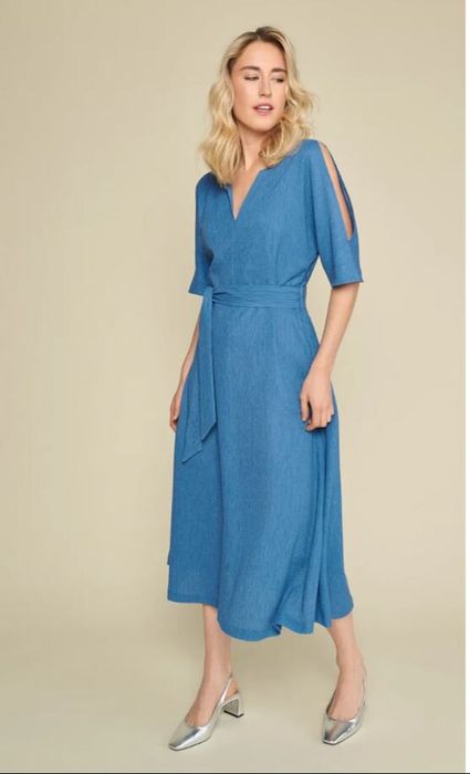 Lange blauwe jurk met structuur en open schouders Marie Mero