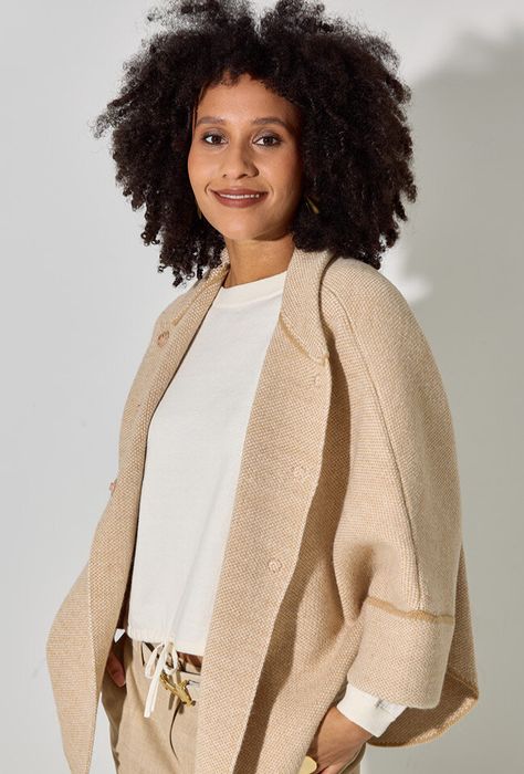 Beige poncho met met wijde mouwen Mariie Mero