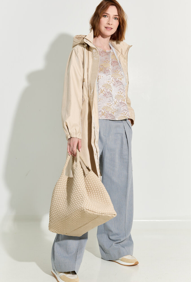 Blauwe wijde broek met met bandplooi en motief Nathalie Vleeschouwer 